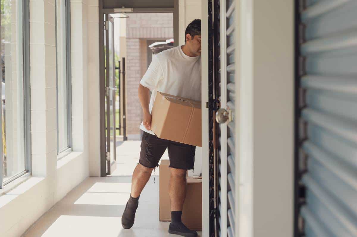 Efficient moving service with professional movers transporting boxes in a residential area.